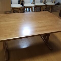  リビングテーブル、椅子４つ