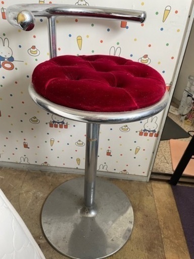 昔ながらのカウンターチェア