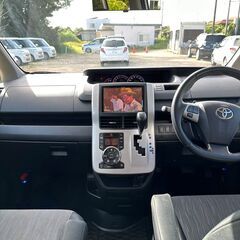 【車検あり】トヨタ ノア(8人乗り) 後期モデル USSオークション評価点【4.5点】(喫煙車)の画像