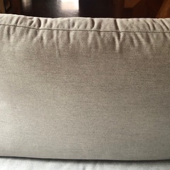 グレー　ソファー　2人掛け　3人でも座れますの画像