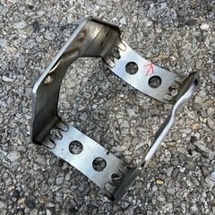 カワサキ KH400、KH250 純正フェンダーステー(穴を加工してあります)の画像
