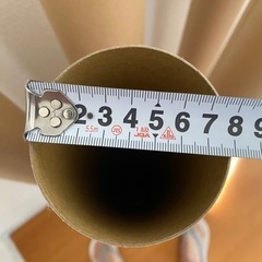 かなりデカい紙製の筒の画像
