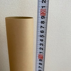 かなりデカい紙製の筒の画像