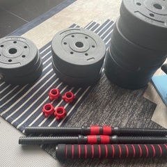 フィットネス器具一式（ベンチ台、可変式ダンベル、腹筋ローラー、腕立て器具、ヨガマット）の画像