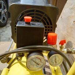 エアーコンプレッサー　100V 2HP 39Lの画像