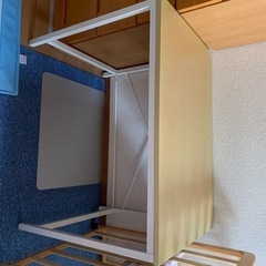 テーブル
