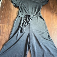 GU 黒色パンツワンピース　Mサイズ