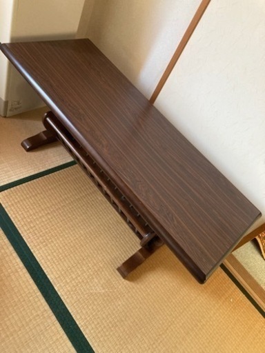 レトロなテーブル