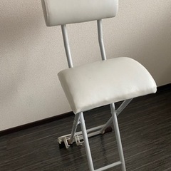 折り畳み椅子の画像