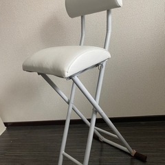 折り畳み椅子の画像