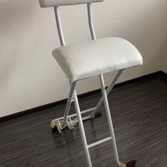 折り畳み椅子の画像