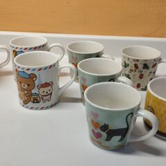 子ども用にぴったり　陶器マグ、グラス、プラスチックコップの画像
