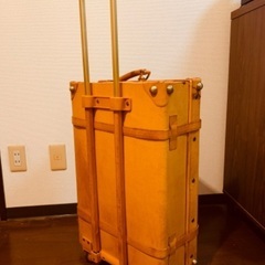 レザーのスーツケースの画像