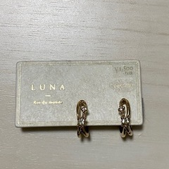 新品　イヤリング　小ぶり　ラインストーン