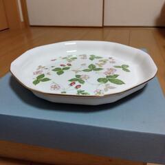 【美品、値下げしました】大皿（WEDGWOOD、未使用）の画像