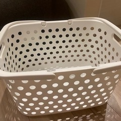 ラウンドリーバスケット　洗濯かご