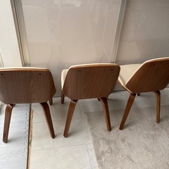 【美品】【残り１脚】 アルメンリビング(Armen Living) ダイニングチェア  クリーム/ウォルナット フェイクレザーの画像