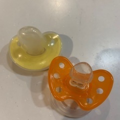 おしゃぶり2つセットの画像