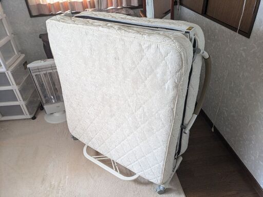 引取限定　折り畳みベッド