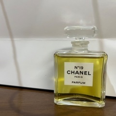 CHANEL  No.19の画像