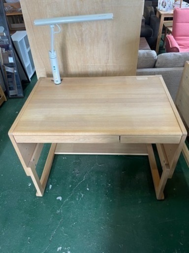 カリモク×ベネッセ　学習机　ライト付き