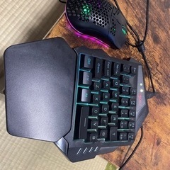 ゲーミングキーボード
の画像