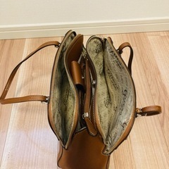 美品✨ GUESS バッグの画像