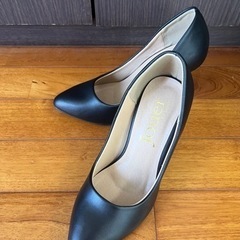 ゴールドヒール パンプス の画像