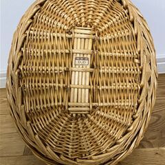 籐のカゴ（持ち手付）の画像