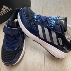 新品adidas17.5センチの画像