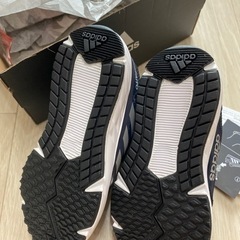 新品adidas17.5センチの画像