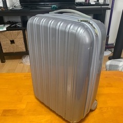 スーツケース