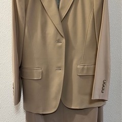 レディース　夏物スーツ