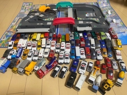 おでかけ立体マップ トミカ \n