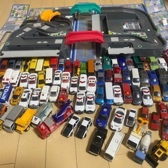 おでかけ立体マップ トミカ 
