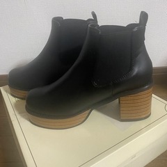 新品ショートブーツの画像