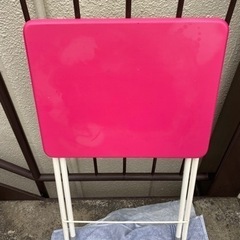 折りたたみテーブルの画像