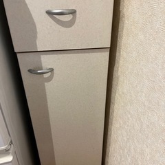 食器棚　白　幅狭め