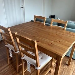 ダイニングテーブルの画像