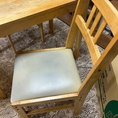 2人用ダイニングテーブルの画像
