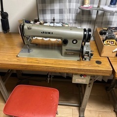 工業用ミシン２台
売ります！！