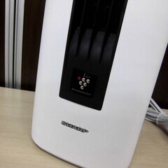 SHARP セラミックファンヒーター 2023年製 HX-RS1-W ホワイト系 プラズマクラスター7000 人感センサー付き 暖房 空気浄化 コンパクト シャープ 苫小牧西店の画像