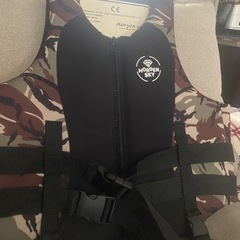 ライフジャケット　試着のみ　釣り　マリンスポーツ　プール　キャンプの画像