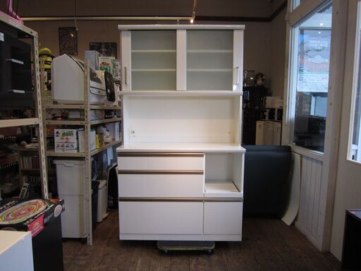 キッチンボード　食器棚