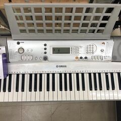 J6005 YAMAHA ヤマハ 電子キーボード PSR-E303 2005年製 動作確認、クリーニング済み　【リユースのサカイ柏店】の画像