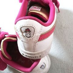 【puma(プーマ)のスニーカー】　(女の子用の可愛いスニーカーです) の画像
