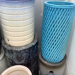 大きめ 壺 傘立て 陶器  ひとつ500円早い者勝ちの画像