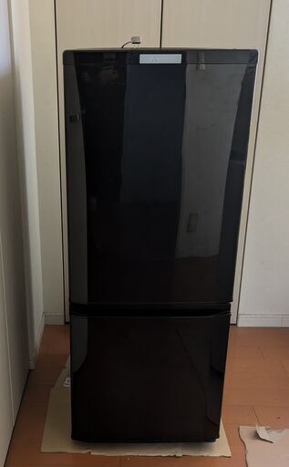 三菱ノンフロン冷凍冷蔵庫（2017年製）単身赴任の際使っていたものです。側面に多少のキズがありますが、一人暮らし用には十分な大きさだと思います。