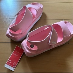 【新品】NIKE PLAYSCAPE (GS)　厚底　サンダル　...