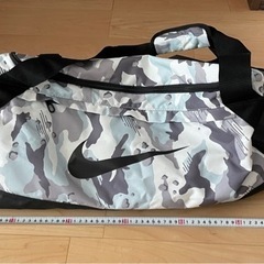 ・取引中・NIKE ナイキ　ダッフルバッグ　中古　